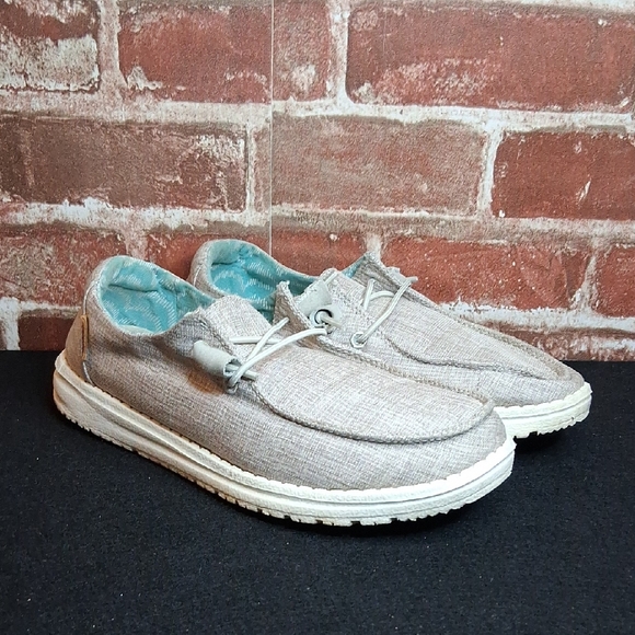 Hey Dude Wendy Loafers Womens Size 7 Shoes CHAMBRAY BEIGE Casual Slip On - Picture 1 of 7